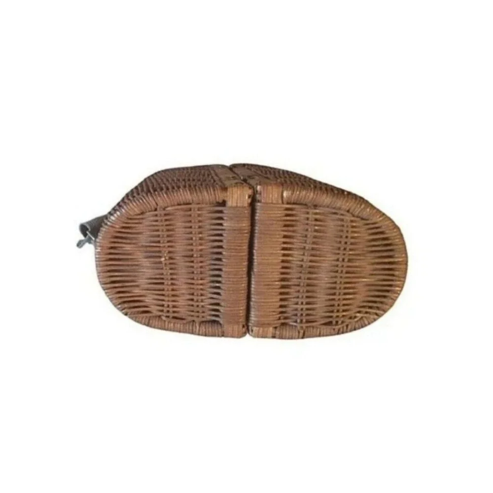 Rattan Picnic Bag with Wine Holder & Napkins Perfect for spring/summer!